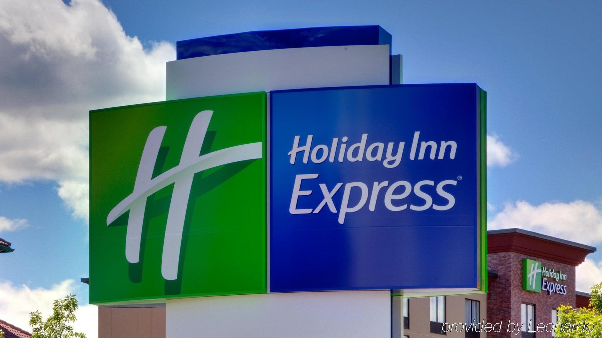 Holiday Inn Express & Suites Johnstown By Ihg Exterior foto