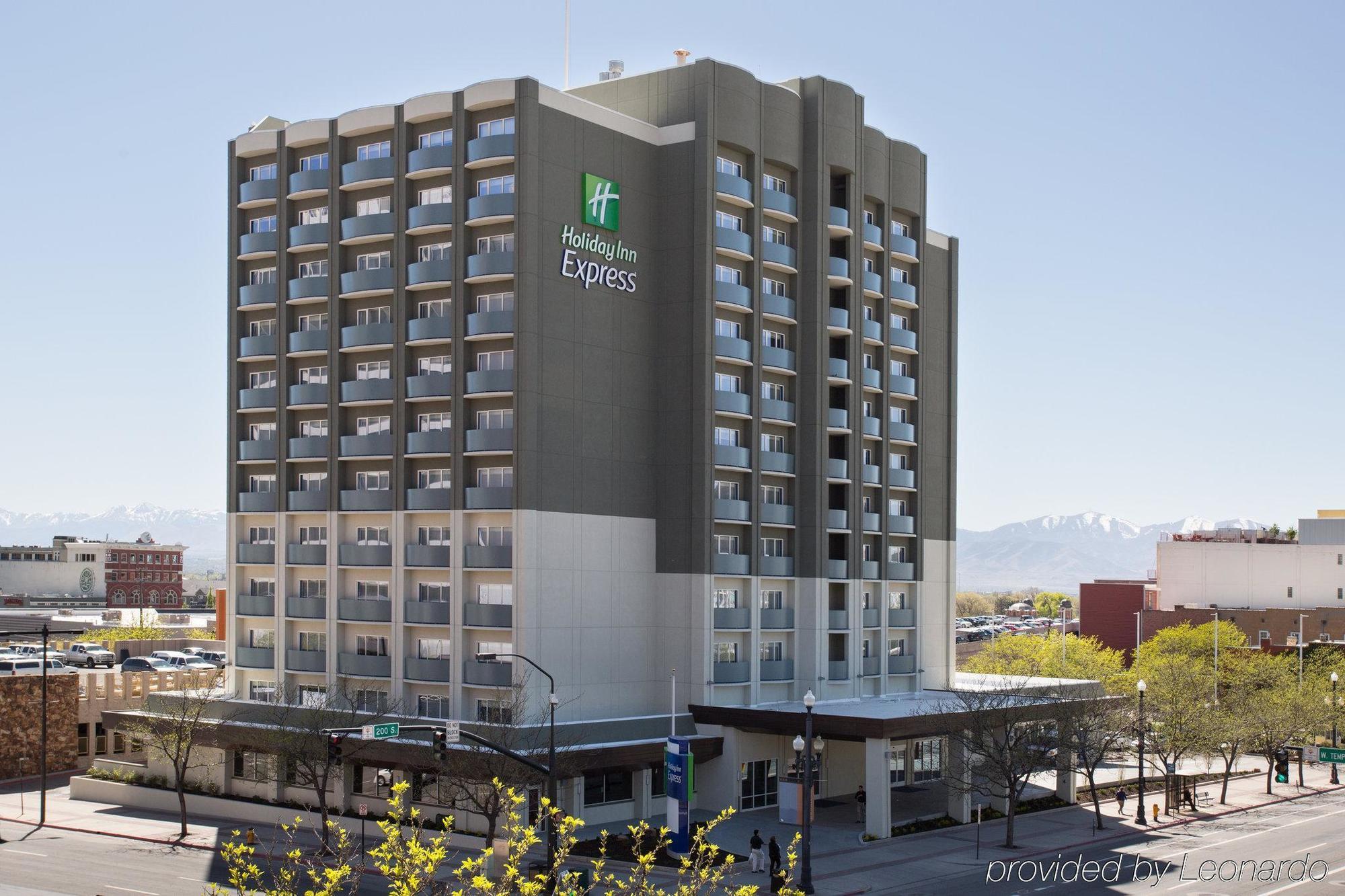 Holiday Inn Express & Suites Johnstown By Ihg Exterior foto