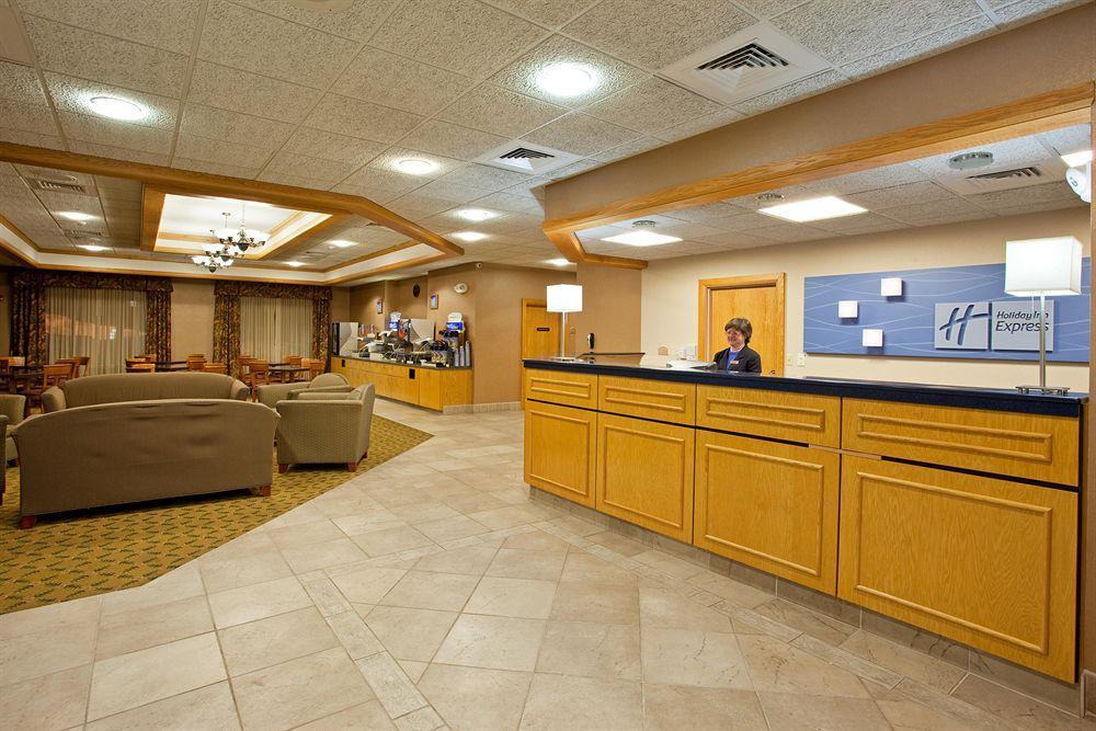 Holiday Inn Express & Suites Johnstown By Ihg Exterior foto