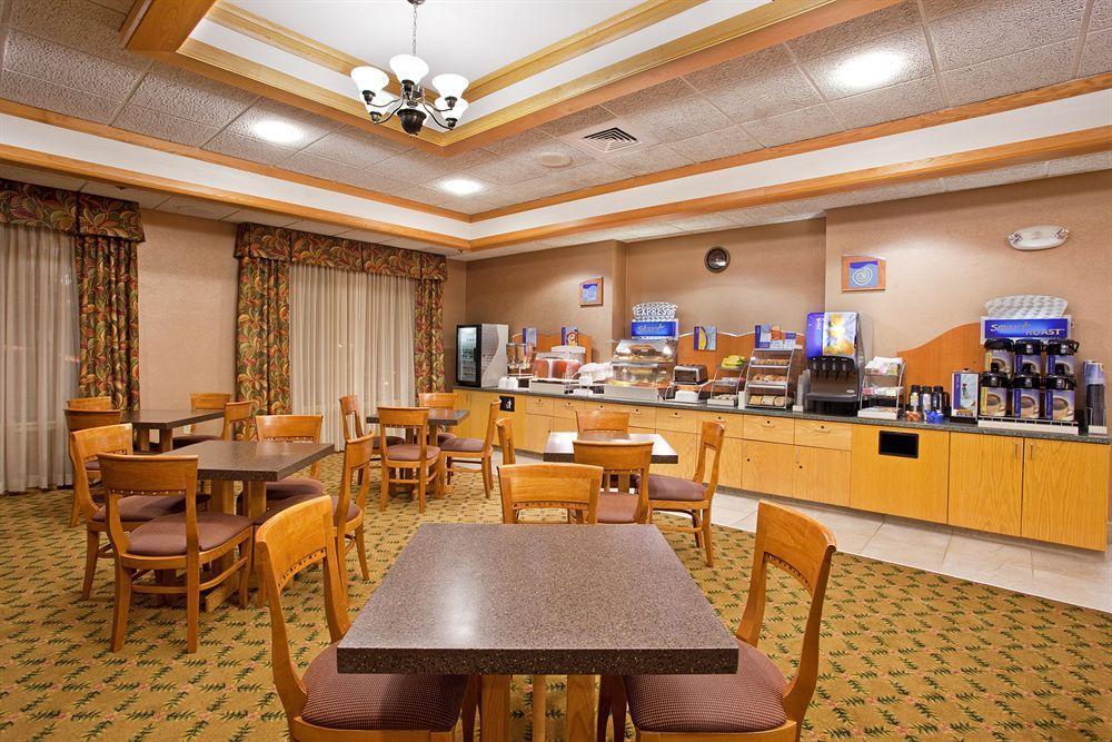 Holiday Inn Express & Suites Johnstown By Ihg Exterior foto