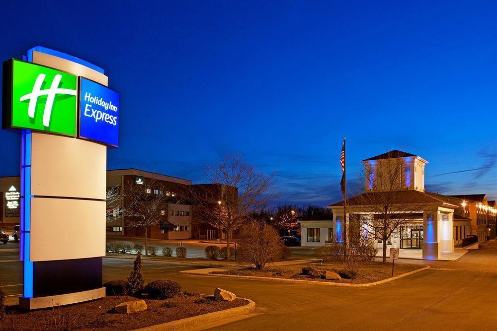 Holiday Inn Express & Suites Johnstown By Ihg Exterior foto