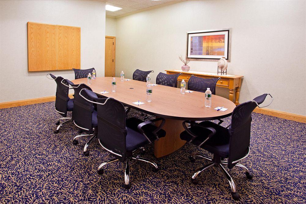 Holiday Inn Express & Suites Johnstown By Ihg Exterior foto