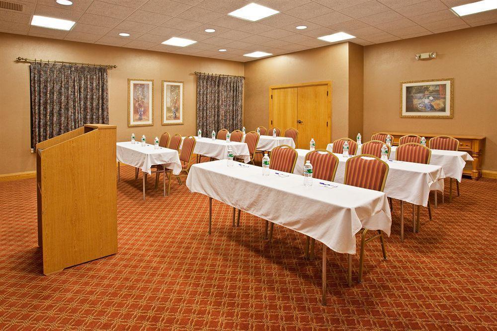 Holiday Inn Express & Suites Johnstown By Ihg Exterior foto