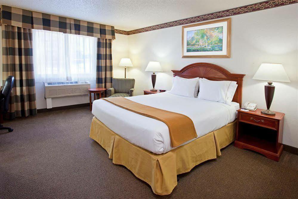 Holiday Inn Express & Suites Johnstown By Ihg Exterior foto
