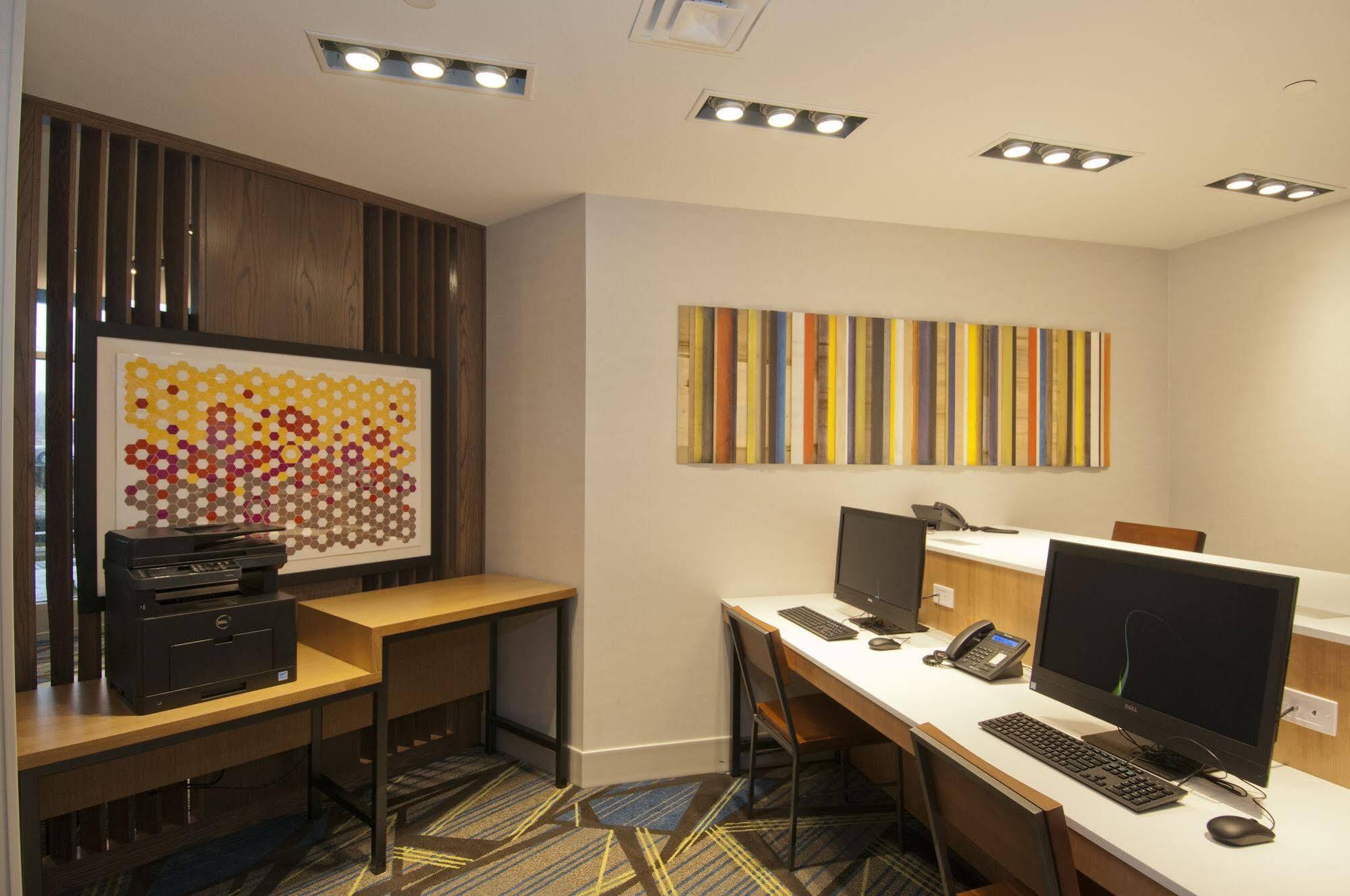 Holiday Inn Express & Suites Johnstown By Ihg Exterior foto