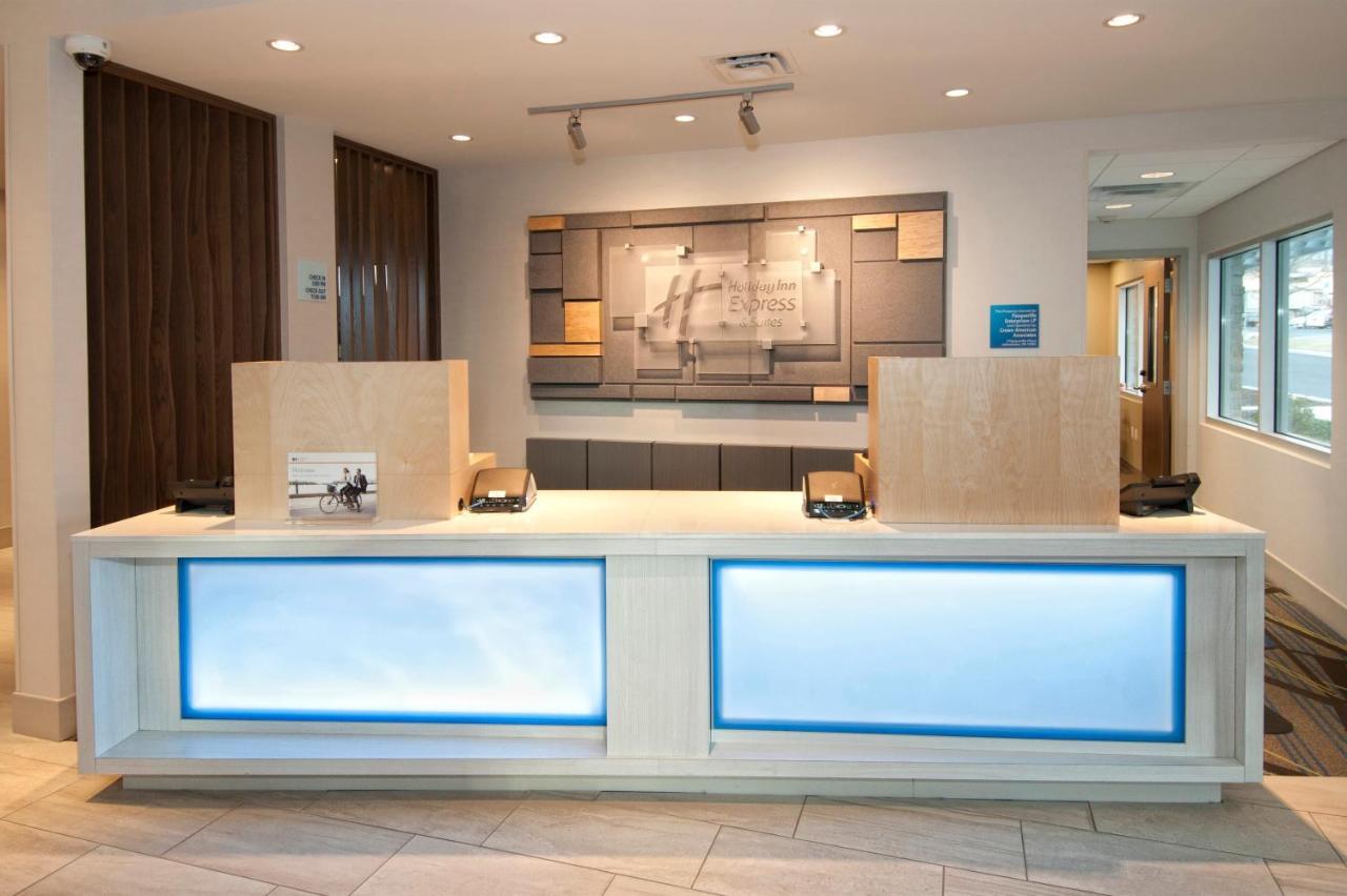 Holiday Inn Express & Suites Johnstown By Ihg Exterior foto