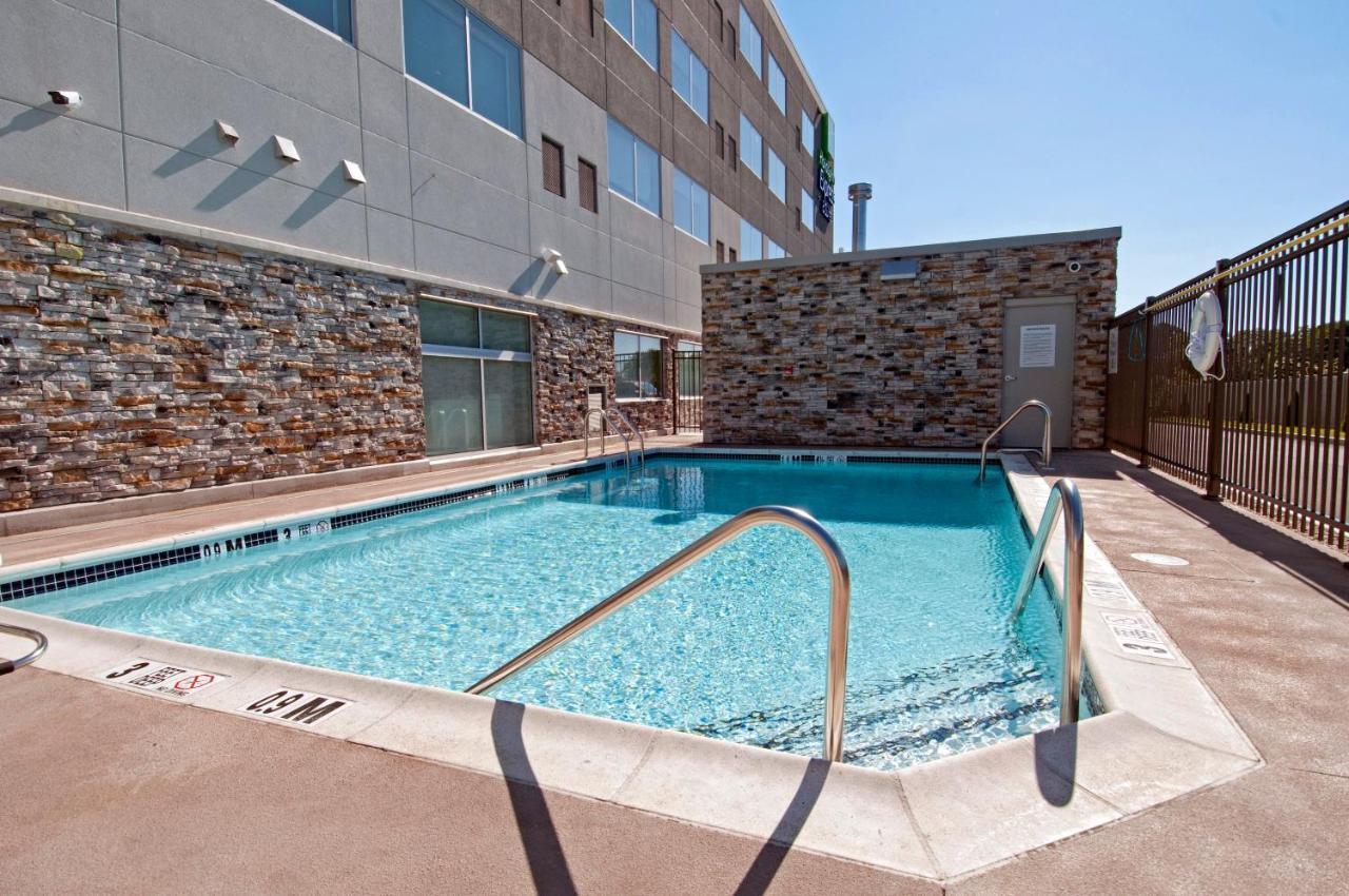 Holiday Inn Express & Suites Johnstown By Ihg Exterior foto